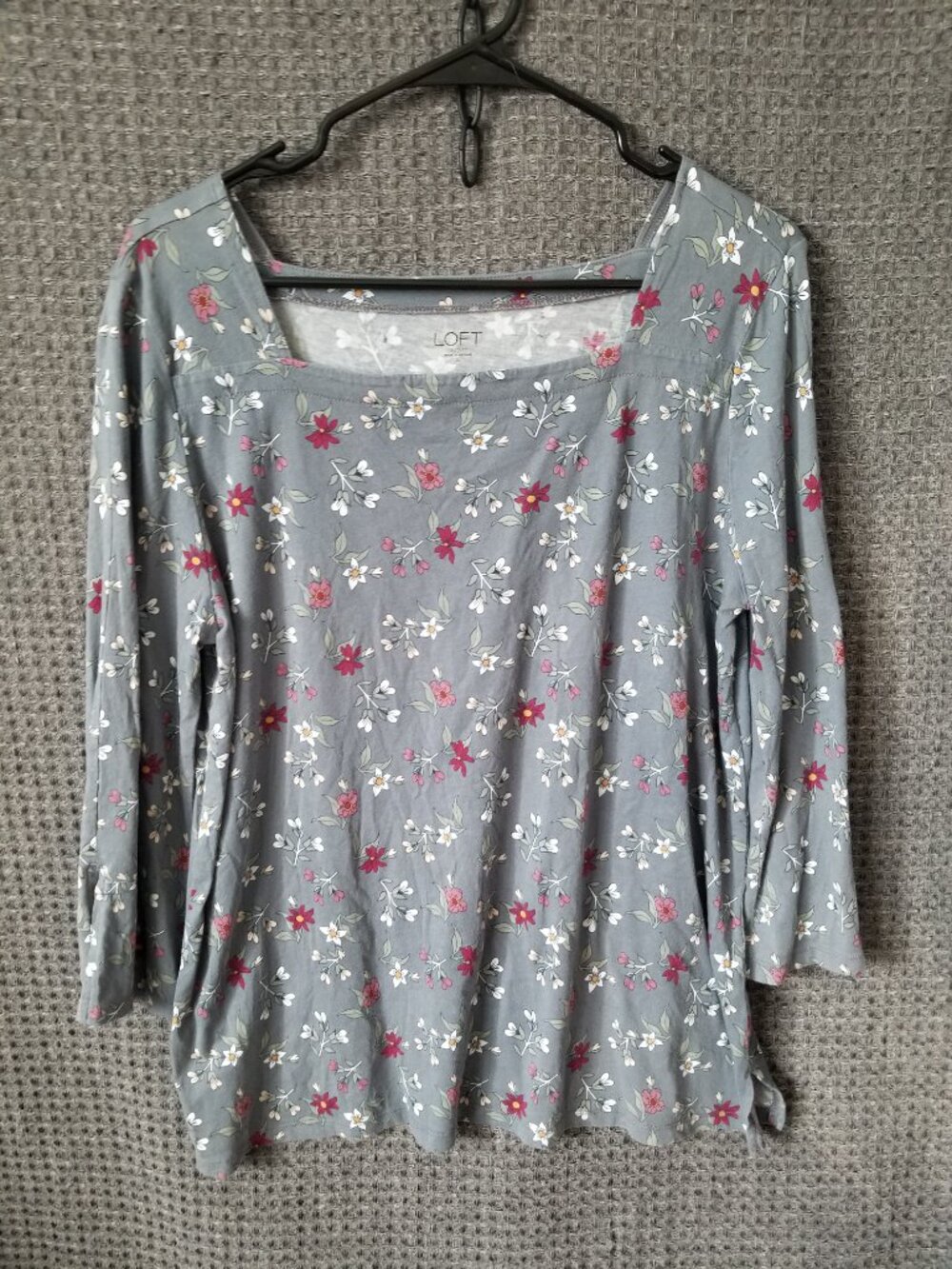 💚3/$15 Loft Floral Gray Blouse XL